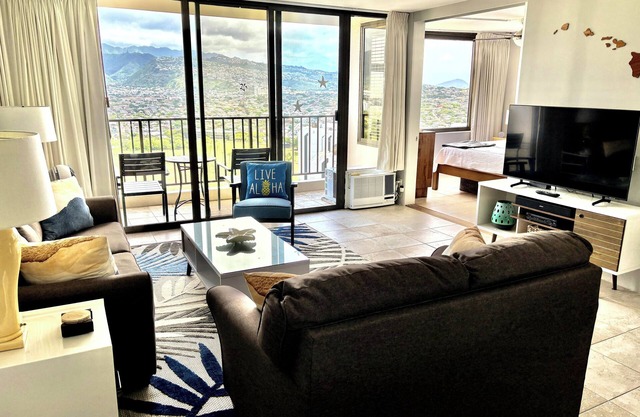 Waikiki Banyan 1BR Corner Unit, Gorgeous Mountain/DiamondHead view, free parking
