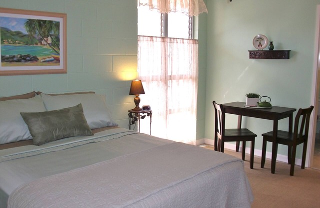 ~Waikiki~ LOWEST RATES IN AREA ~ Studio ~ Fully Furn ~ Blocks to Beach ~