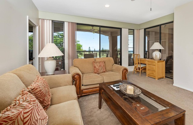 Waikoloa Fairways 2-Bed 2.5-Bath Golf Front Paradise with AC and Spacious Lanai