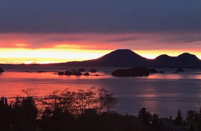 Wake up to a Volcano view!