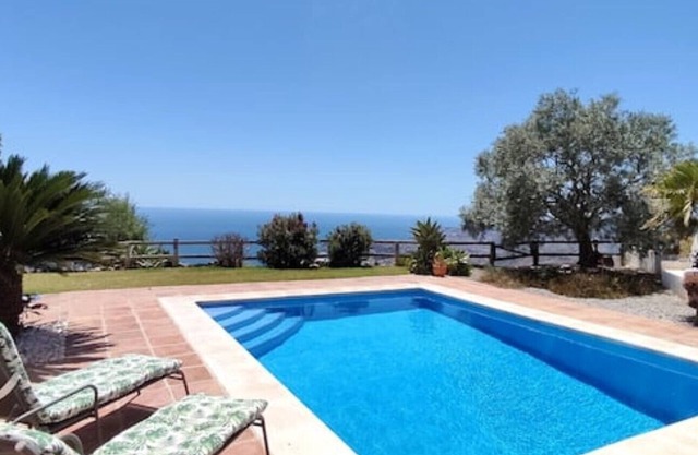 Wake Up To Panoramic Seaviews, Peaceful Tranquility & Fabulous Sunsets