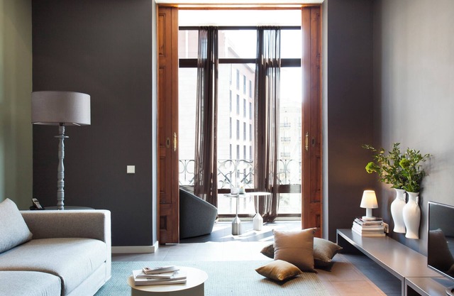 Walden - 2 bed 1 bath apartment, bay window, next To Plaça Catalunyan