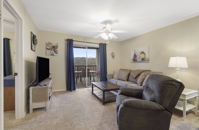 Walk in, no steps, 2BR, 2 bath condo W/beautiful view of Table Rock Lake & SDC!