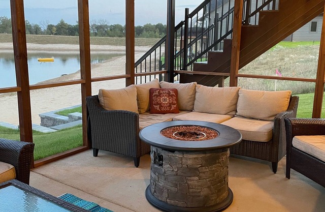 Walk out to your own sandy beach and small lake! Minutes from Castle Rock Lake!
