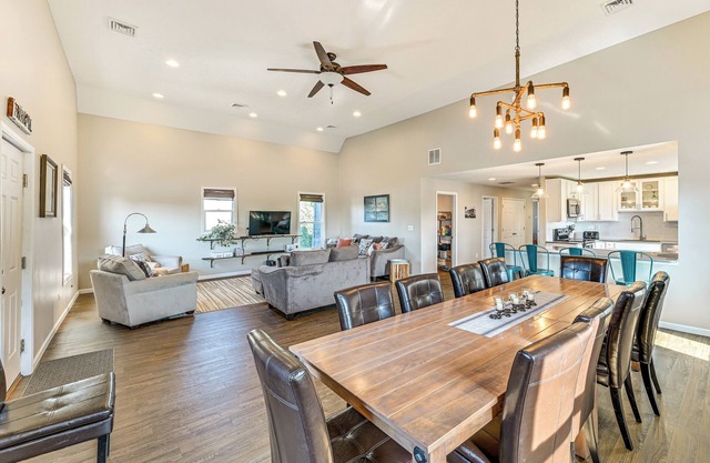 Walk to Academy: Lake Max Family Penthouse