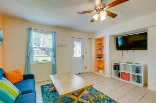 Walk to Aransas Bay Beautiful Rockport Townhome