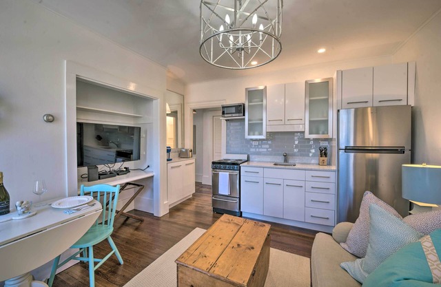 Walk to Attractions: Couple’s Retreat in Nantucket