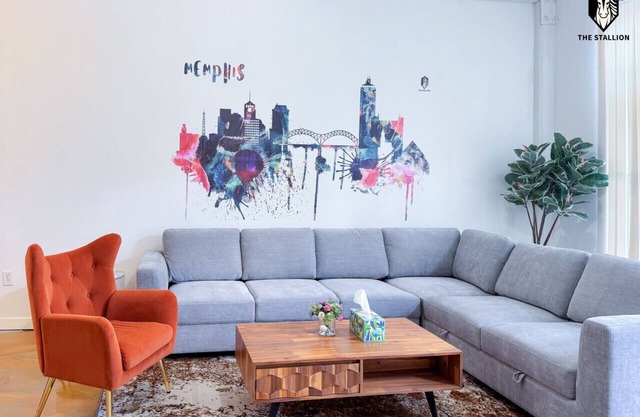 Walk to Attractions Modern Loft with Private Patio