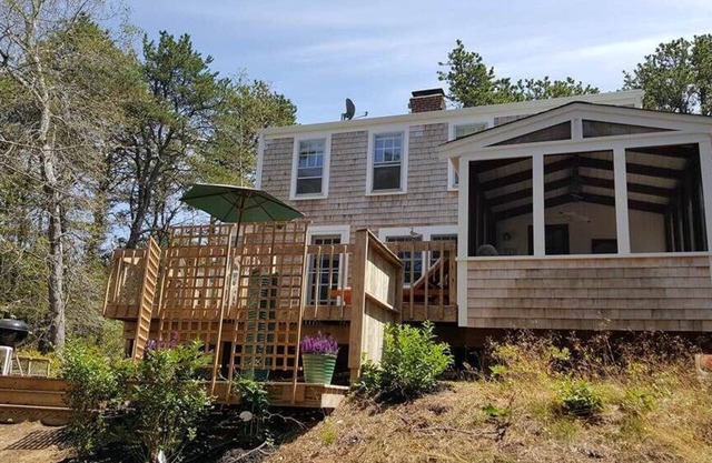 Walk to Ballston Beach-4BD Classic Cape-A/C, Deck & Screen Porch
