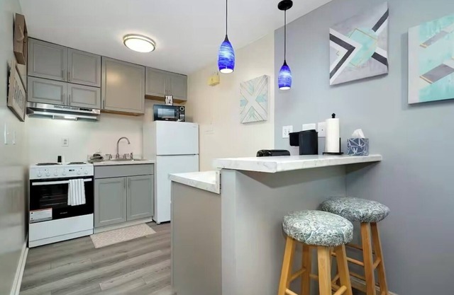 Walk to Bars & Restaurants, 1BR HighlandsStay