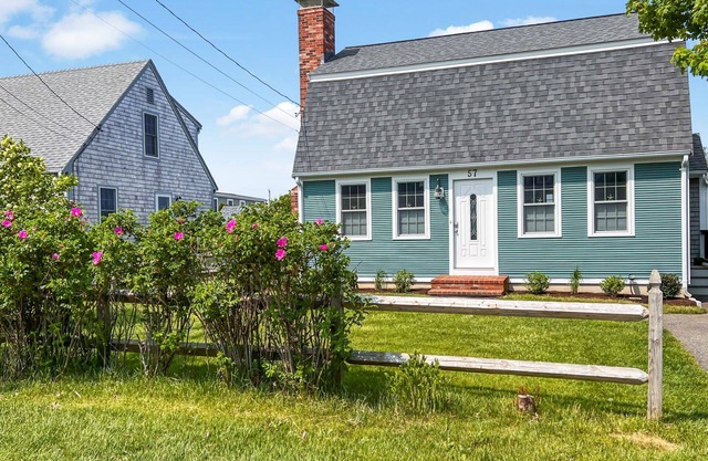 Walk to beach, AC & WIFI, close to Cape Cod Canal