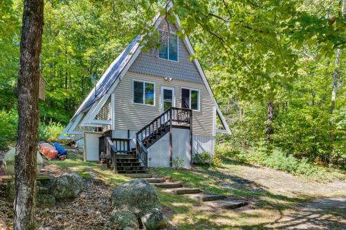 Walk to Beach and Playground Charming Madison Cabin