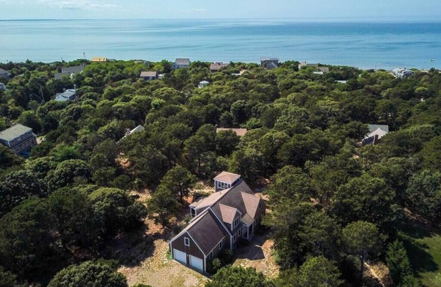 Walk to Beach, Central AC!