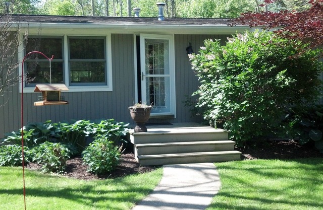 Walk To Beach - Cozy Douglas Cottage - Close To Downtown Saugatuck