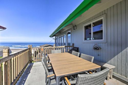 Walk to Beach Oregon Coast Escape with Hot Tub!