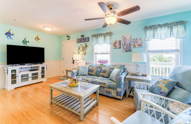 Walk to Beach & Pier: Quiet Retreat in Surf City