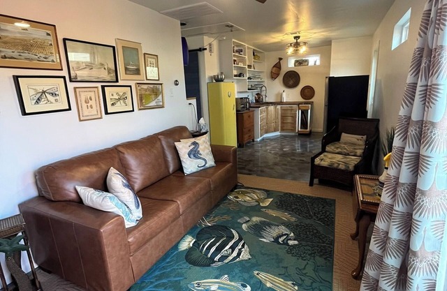 Walk to Beach/Street Trolley Stop-All New 1BR/1BTH No Cleaning Fee! Kitchenette