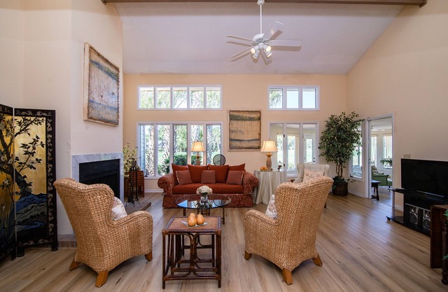Walk to Beach & Intimate Golf Views - in One Charming Sawgrass Condo