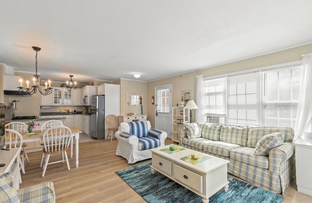 Walk To Beaches, Main Street, and Harbor. 1BR Cottage. Quiet Area. Captain Gosnold Village 18A