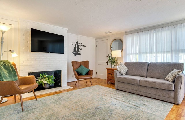 Walk to Craigville Beach: Cape Cod Gem w/Patio