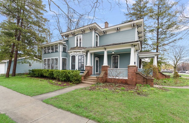 Walk to downtown/beach Huge historic house perfect for large groups or families
