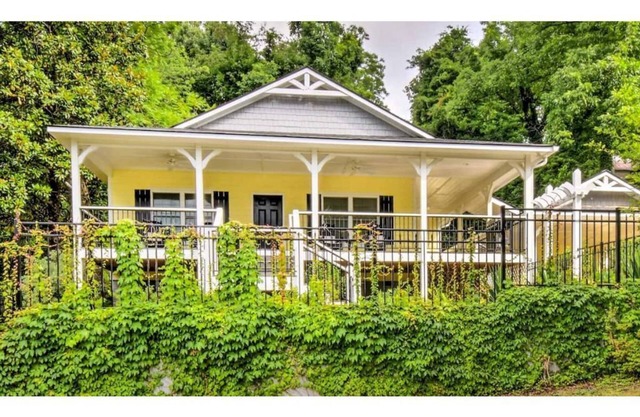 Walk to downtown! The heart of Dahlonega.