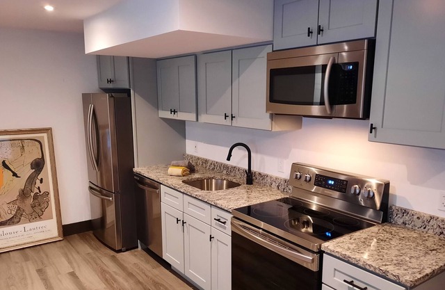 Walk to galleries, shops, restaurants, 5 min to Center Square Easton & market