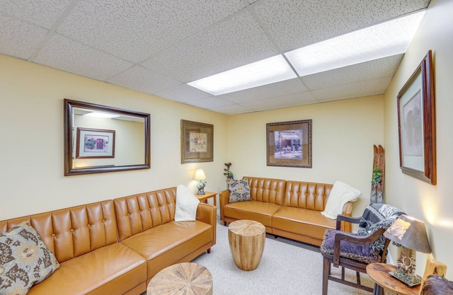 Walk to Happy's Inn & Lake Access: Libby Apartment