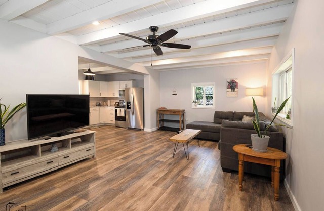 Walk to KSU! 0.5 mile to campus + roof deck + 1 acre yard!nPet, family friendly