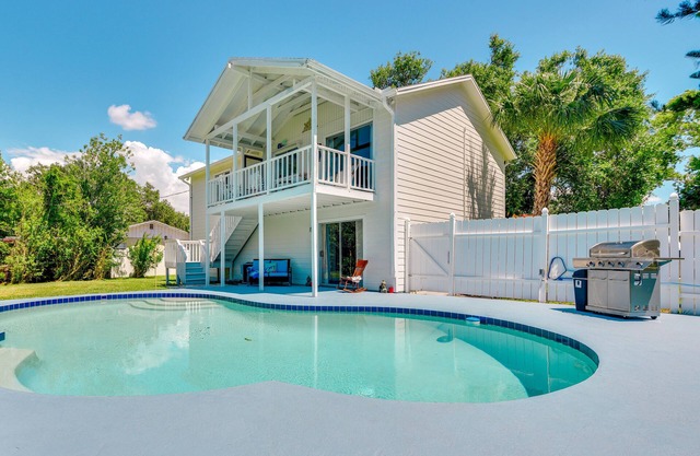 Walk to Marina: Home w/Pool in Palmetto