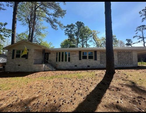 Walk to Masters! Spacious & Modern 4bd Home