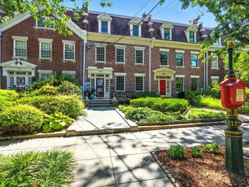 Walk to METRO - Quiet 1BR with Sauna Rock Creek Park