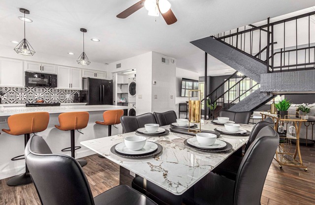 Walk to Old Town & Giants Stadium! Unit w/Pool