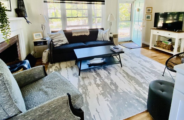 Walk to private beach, central air, wifi, 3 bedrooms.