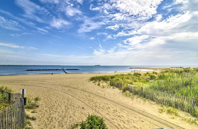 Walk to Public Beach Access: Norfolk Family Home