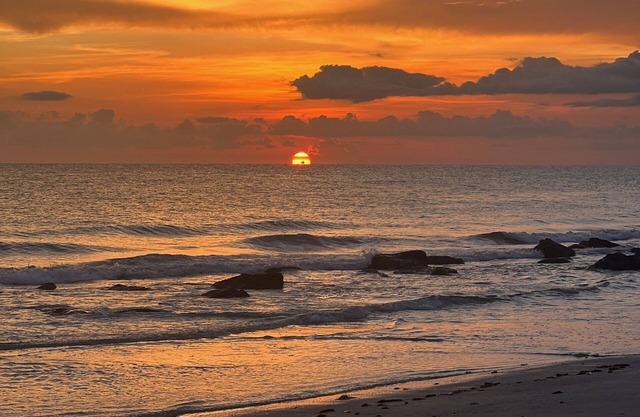 Walk to restaurants on Redington Shores beach with wraparound porch.