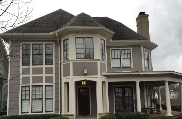 Walk to Restaurants, Bars and Shops with just a 10 minute drive to Downtown