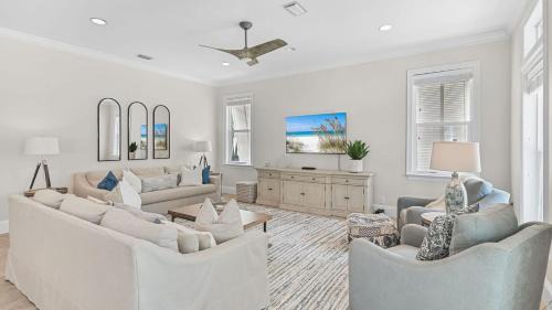 Walk to Seacrest Beach Resort Pool Modern 3BDR Free Wheelin by AvantStay