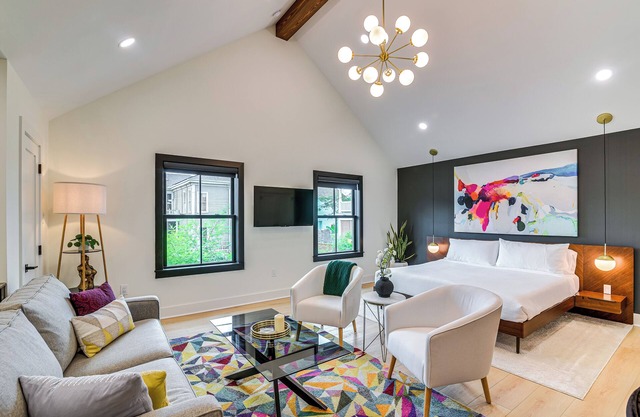 Walk to Shops & Restaurants: Chic Galveston Studio