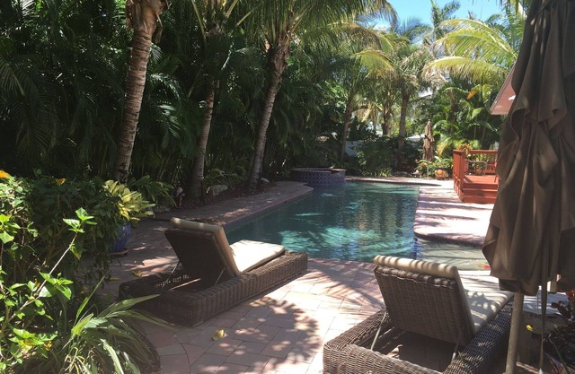 Walk To Siesta Village And Beach/Private Heated Pool & Hot Tub