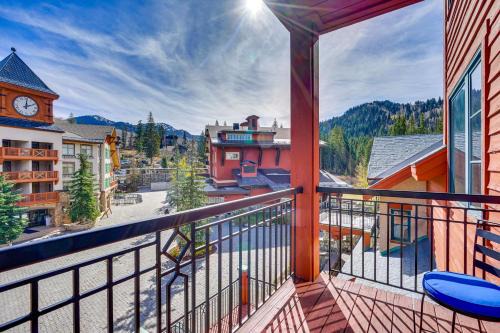 Walk to Slopes Solitude Mtn Condo with Pool Access!