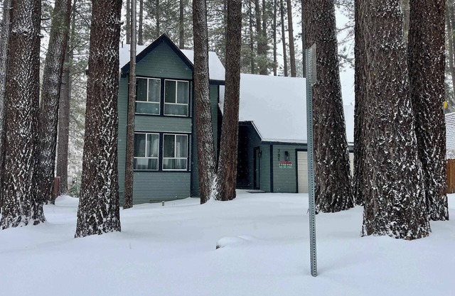 Walk to Snow Summit. Game room, BBQ and Spa!