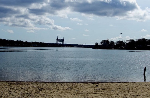 Walk to the Bay - Indian Mound Beach on Buttermilk Bay!