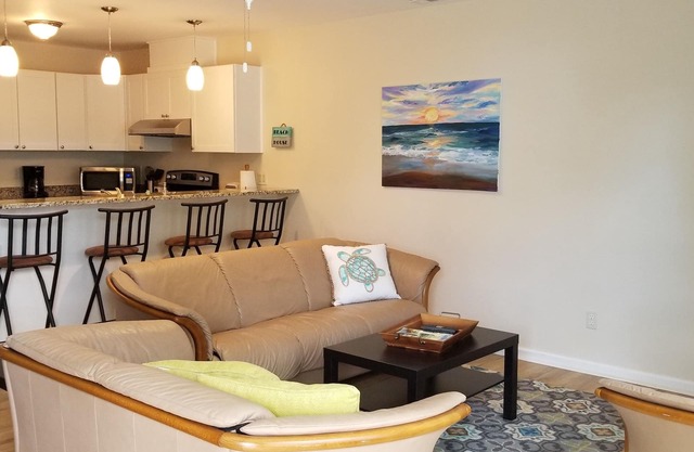 Walk to the Beach and great restaurants! Family-sized condo with balcony.