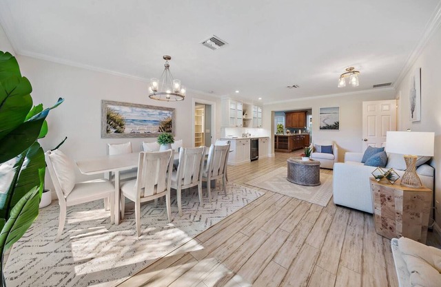Walk to the Beach Luxury 4BR 2.1BA Juno Beach Home
