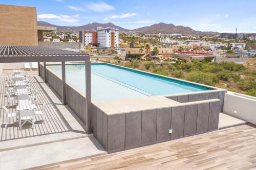 Walk to the beach, great location