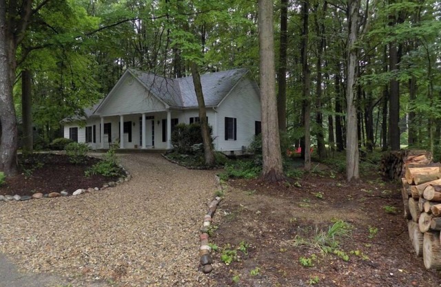 Walk to Warren Dunes! 3br - Hot Tub, near Wineries