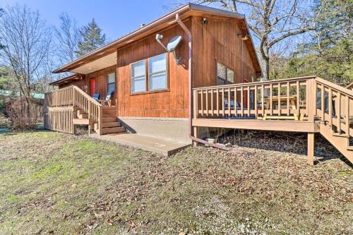 Walk to White River Home with Deck in Flippin!