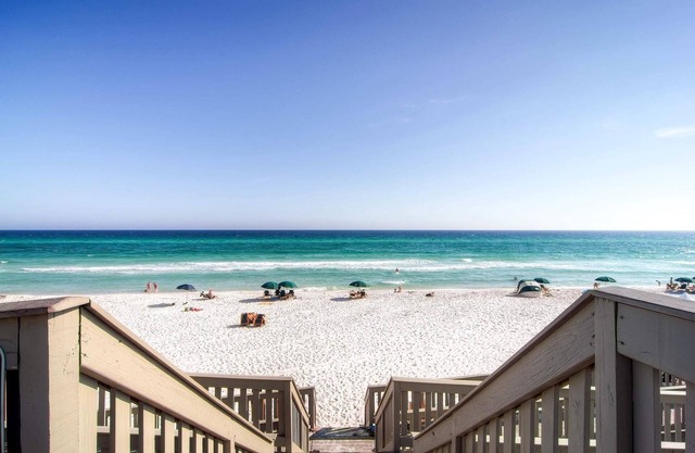 ⭐Walk2Beach~Luxury Decor~2 NBH Pools~Porch+Balcony~The Best of Both Worlds at Se