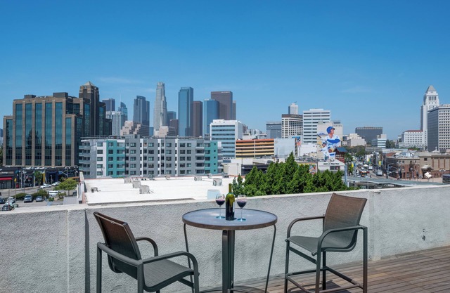 Walkable DTLA Condo w/Rooftop Views, Coffee Bar, Workstation, Security, & More
